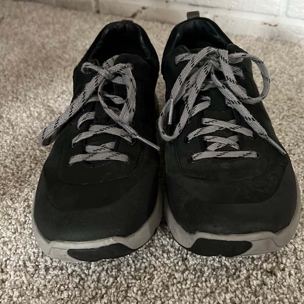 Black Clarks Wavewalks size 8 women’s shoe
